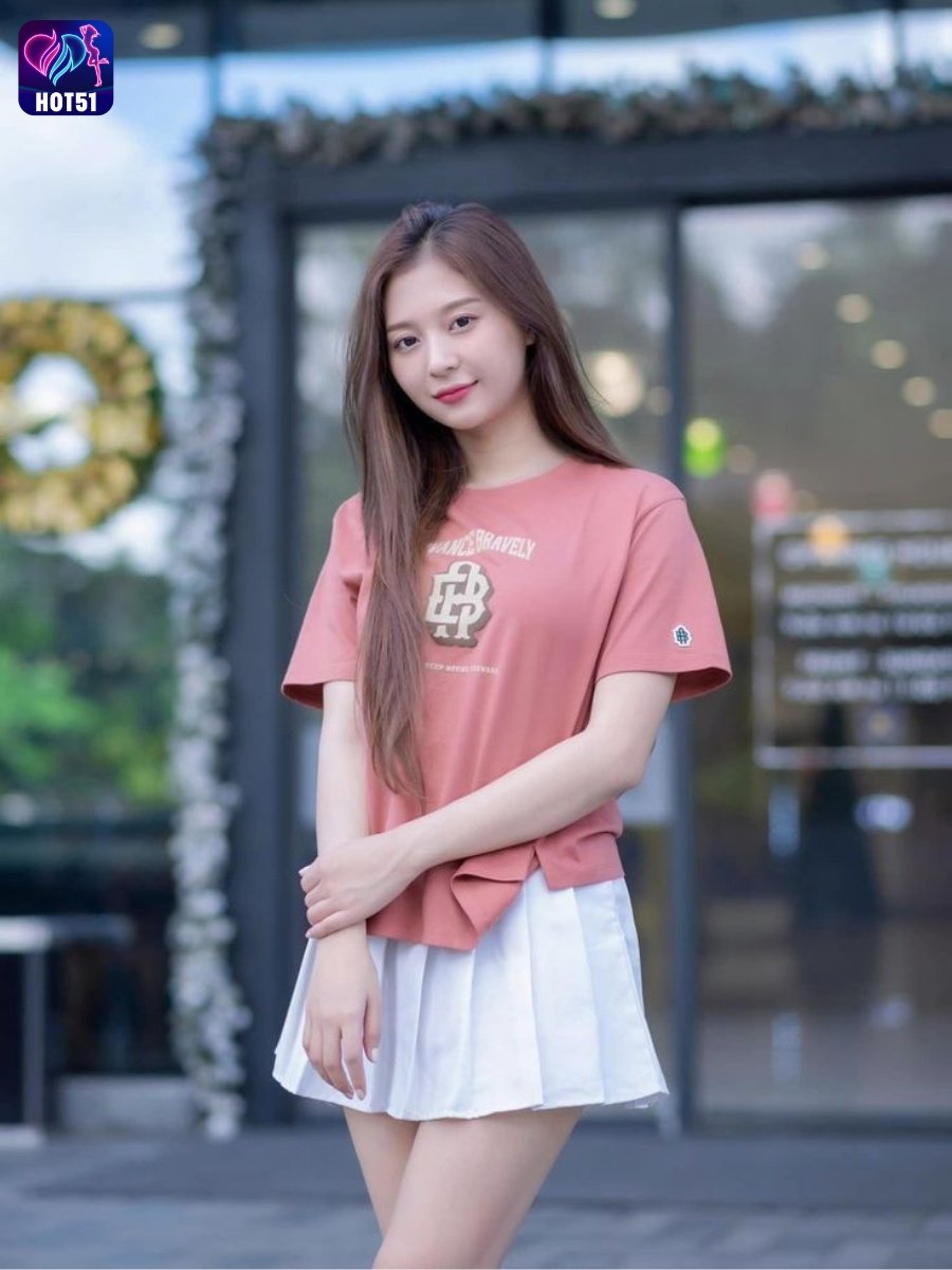 Beautiful Girl Livestream on Hot51 app