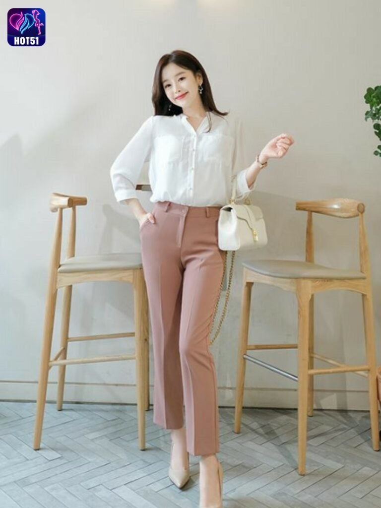 Beautiful Girl Livestream on Hot51 app