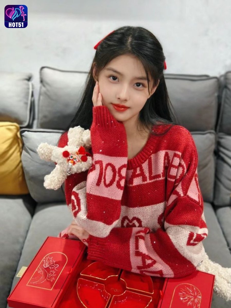 Beautiful Girl Livestream on Hot51 app