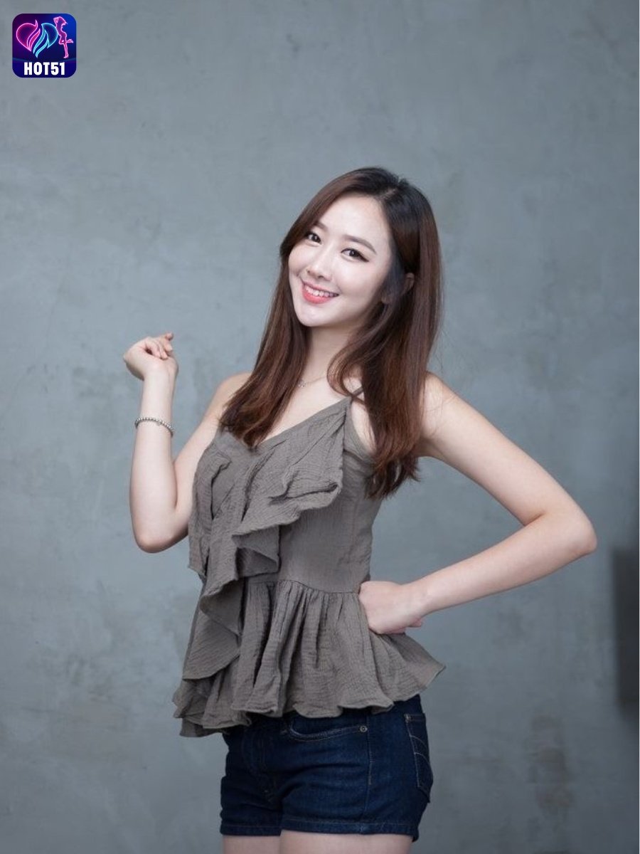 Beautiful Girl Livestream on Hot51 app