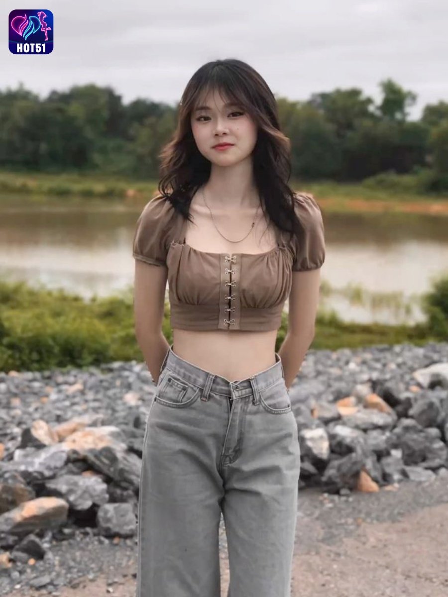 Beautiful Girl Livestream on Hot51 app