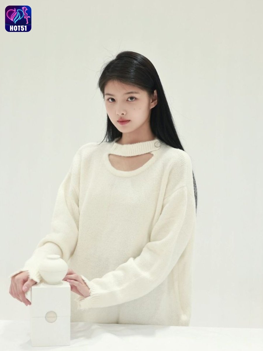 Beautiful Girl Livestream on Hot51 app