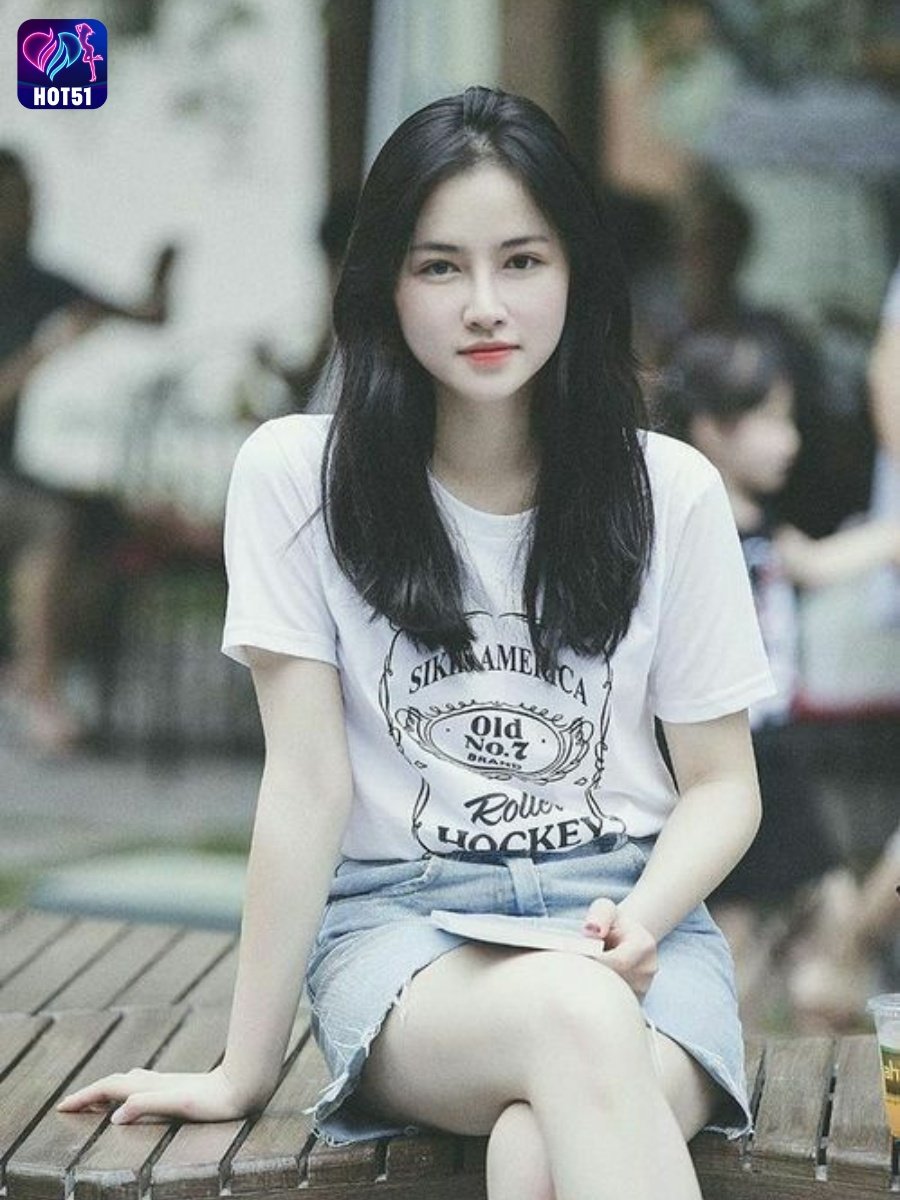 Beautiful Girl Livestream on Hot51 app