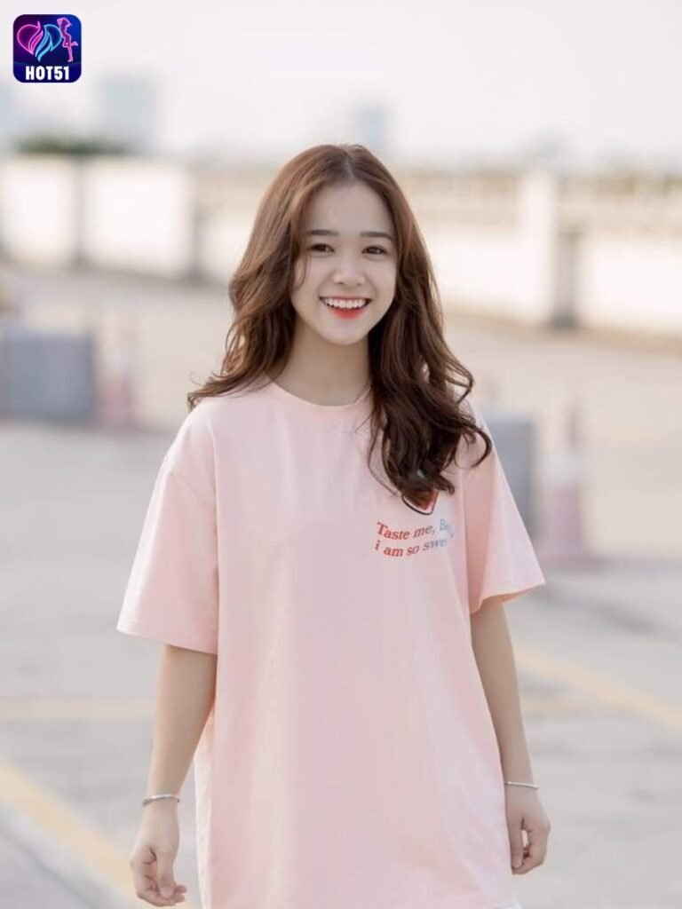 Beautiful Girl Livestream on Hot51 app