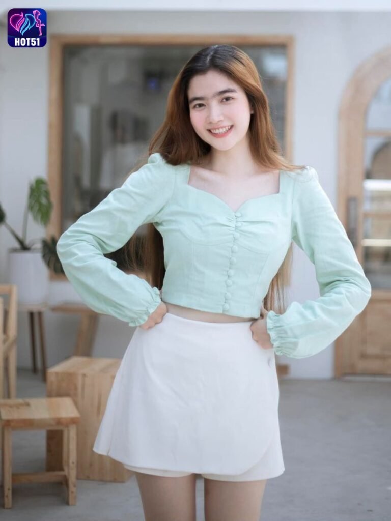 Beautiful Girl Livestream on Hot51 app