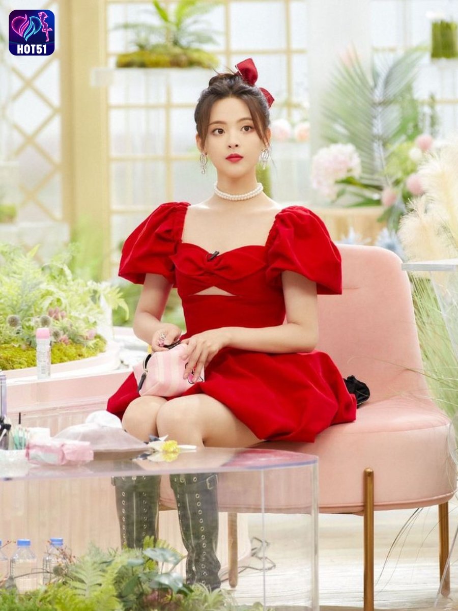 Beautiful Girl Livestream on Hot51 app