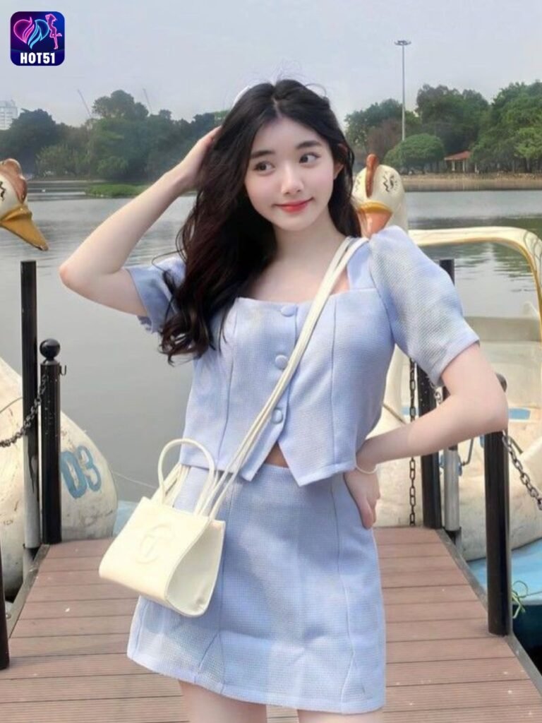 Beautiful Girl Livestream on Hot51 app