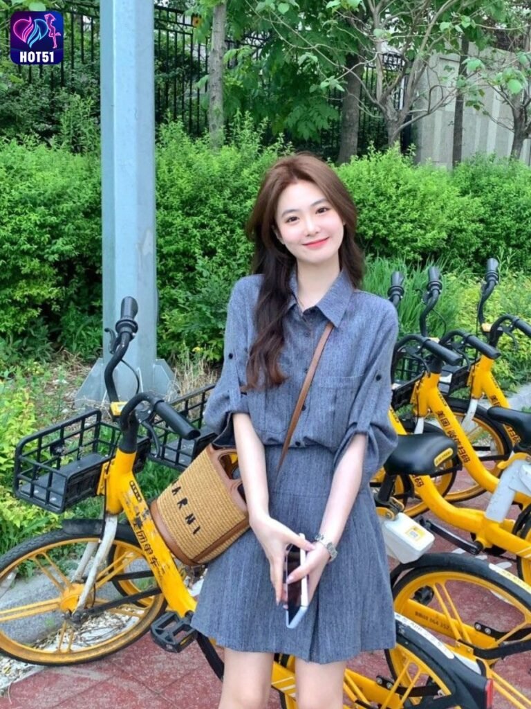 Beautiful Girl Livestream on Hot51 app