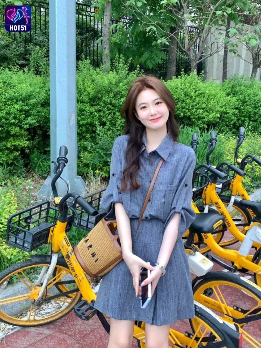 Beautiful Girl Livestream on Hot51 app