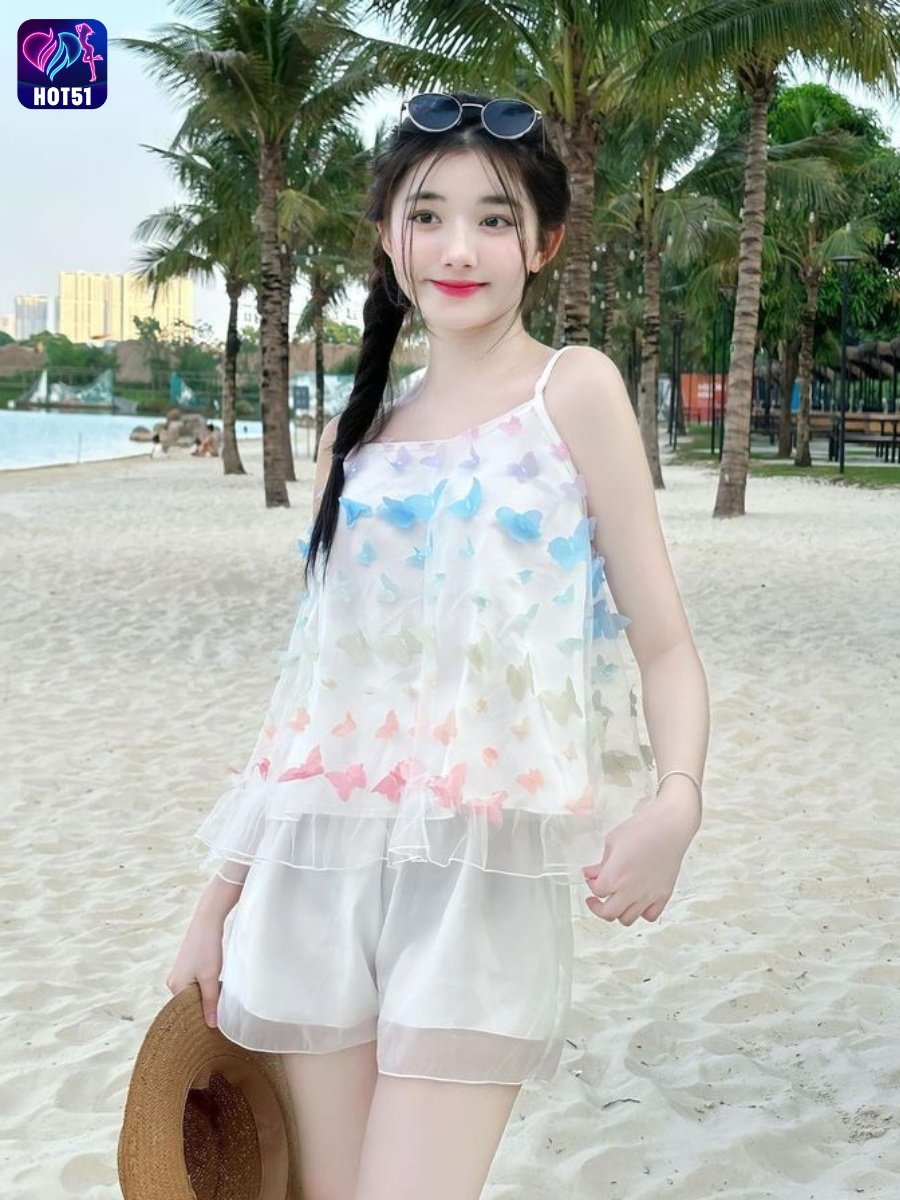 Beautiful Girl Livestream on Hot51 app