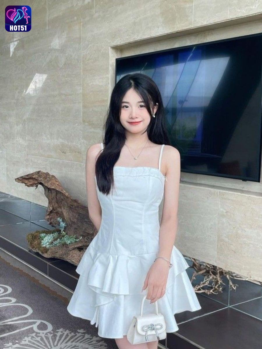 Beautiful Girl Livestream on Hot51 app