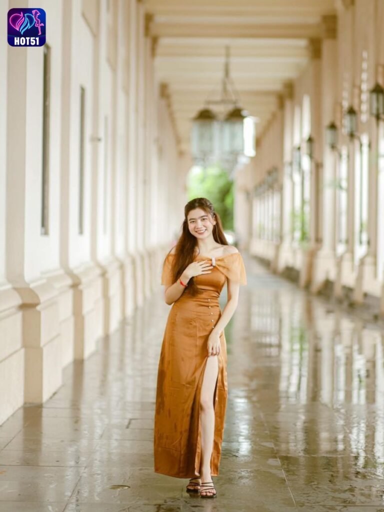 Beautiful Girl Livestream on Hot51 app