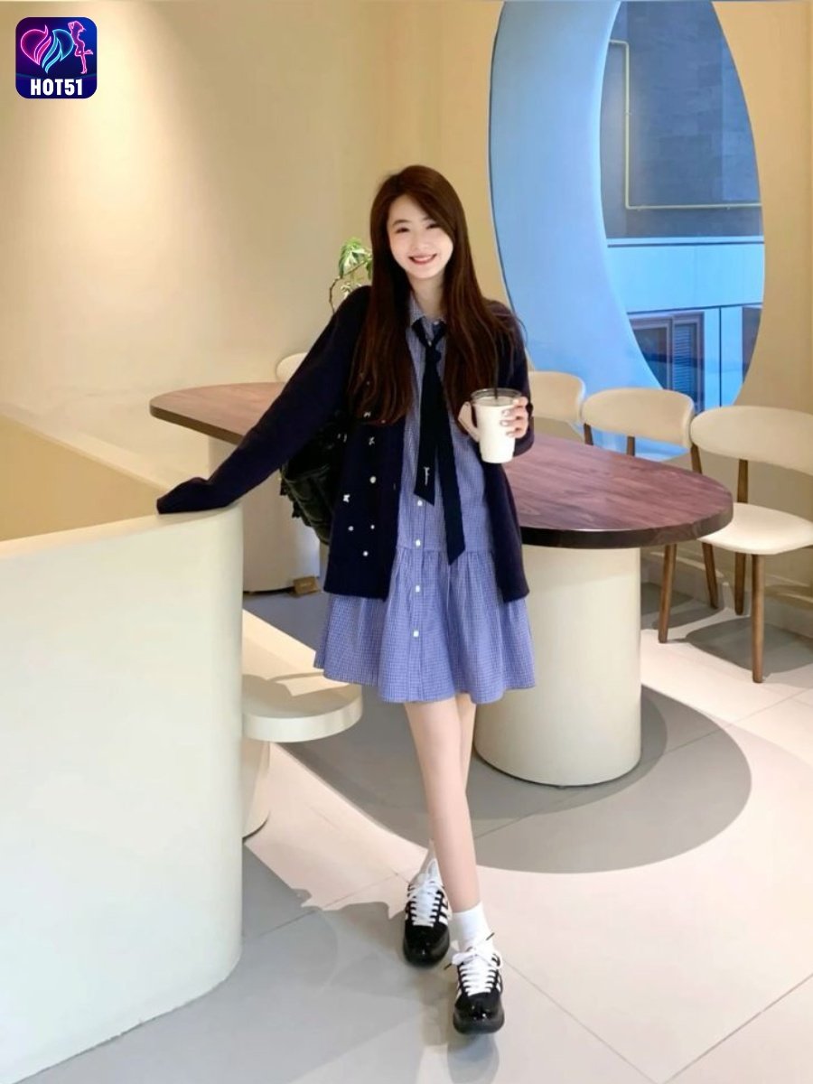 Beautiful Girl Livestream on Hot51 app