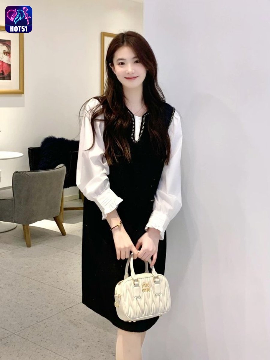 Beautiful Girl Livestream on Hot51 app