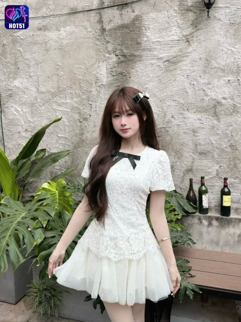 Beautiful Girl Livestream on Hot51 app