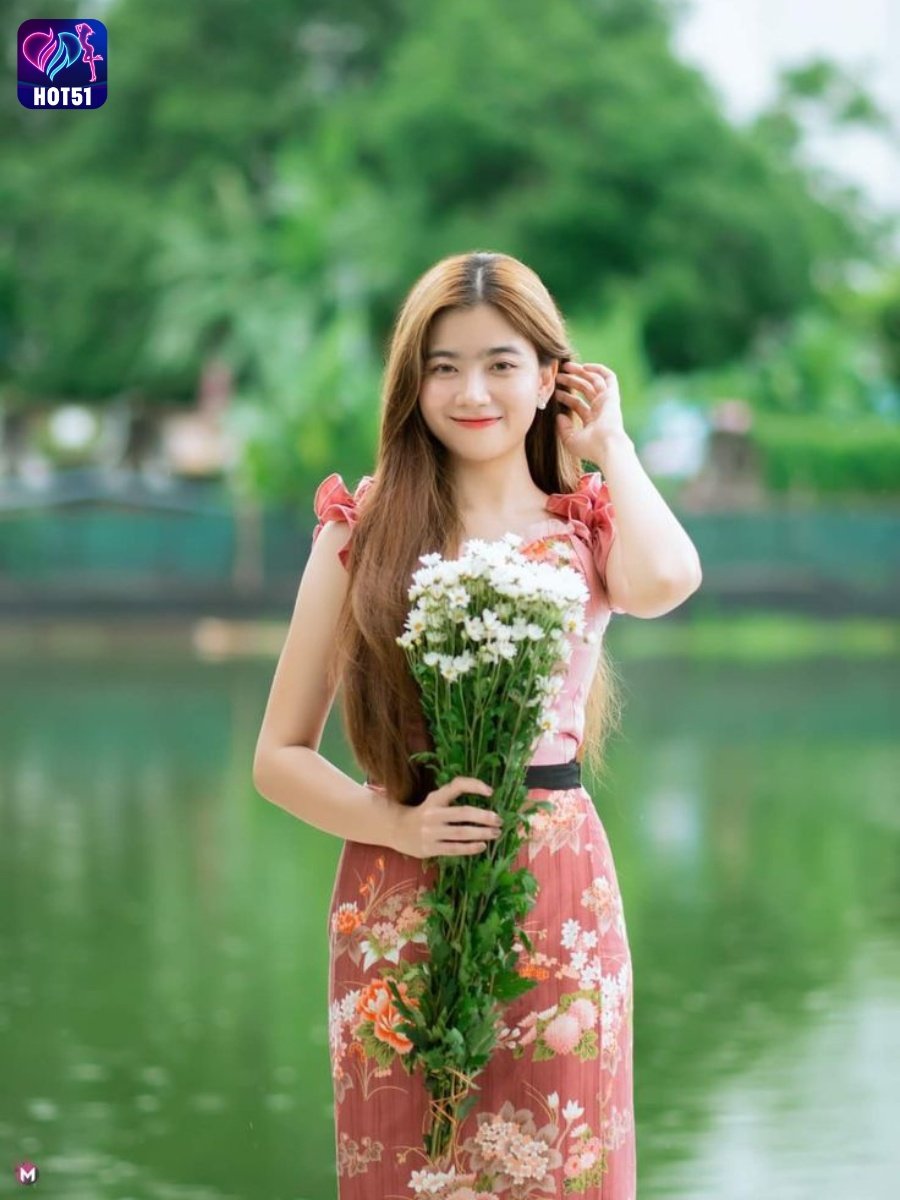 Beautiful Girl Livestream on Hot51 app