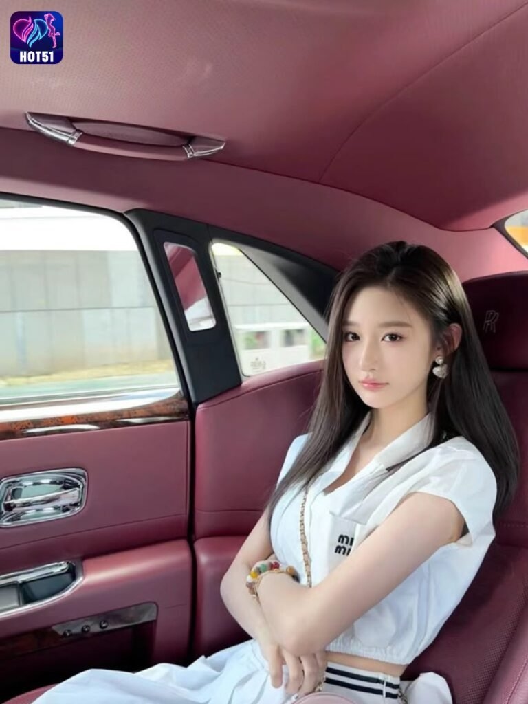 Beautiful Girl Livestream on Hot51 app