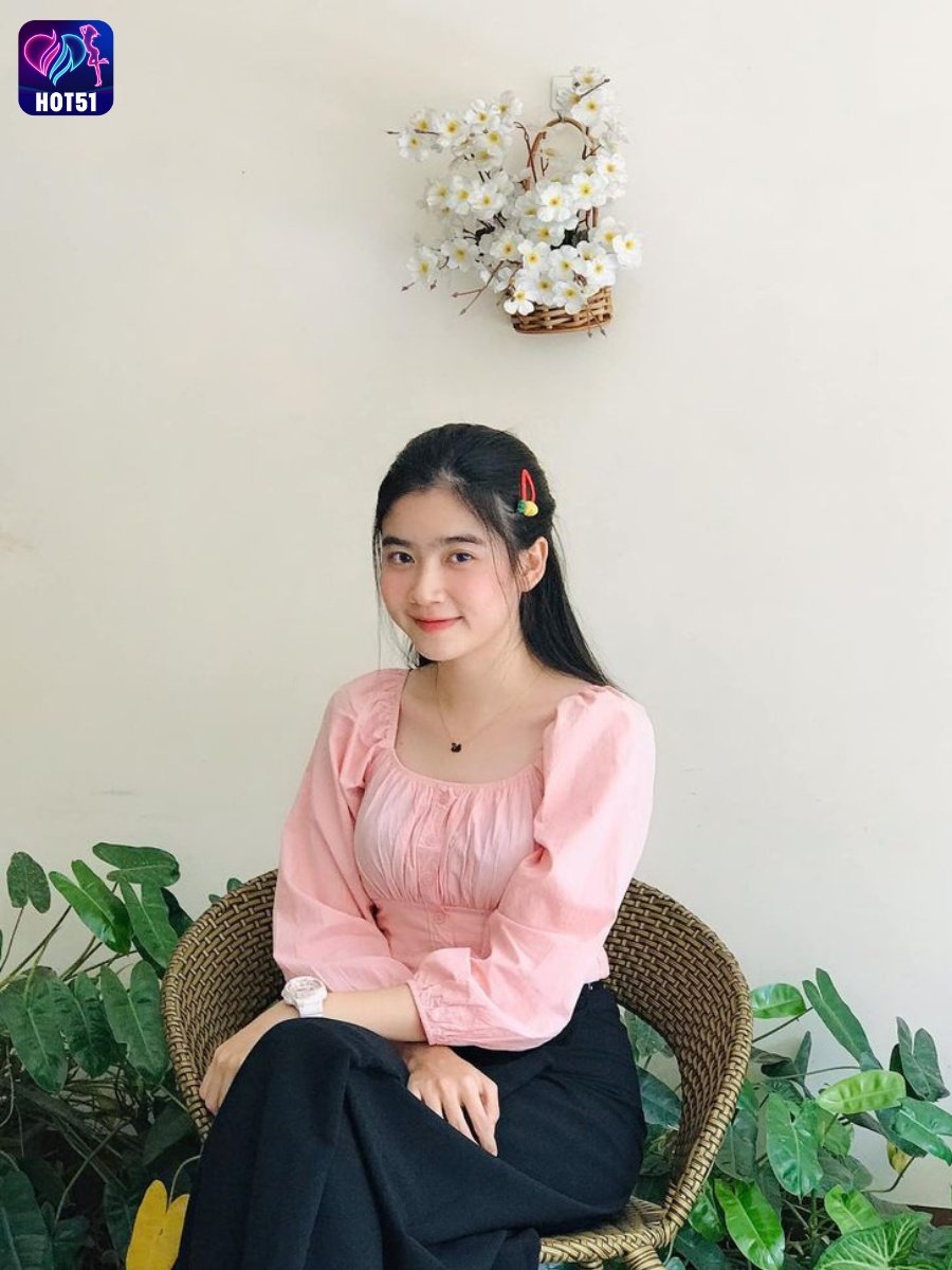 Beautiful Girl Livestream on Hot51 app