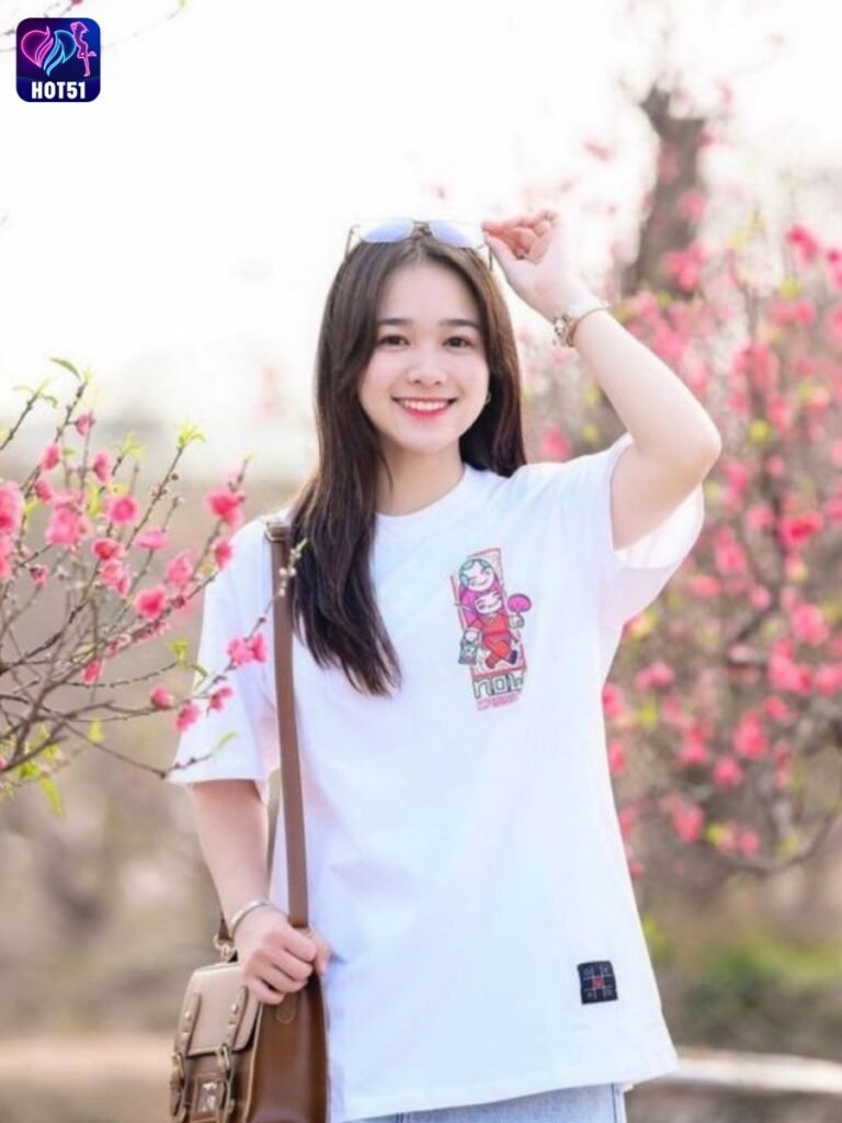 Beautiful Girl Livestream on Hot51 app