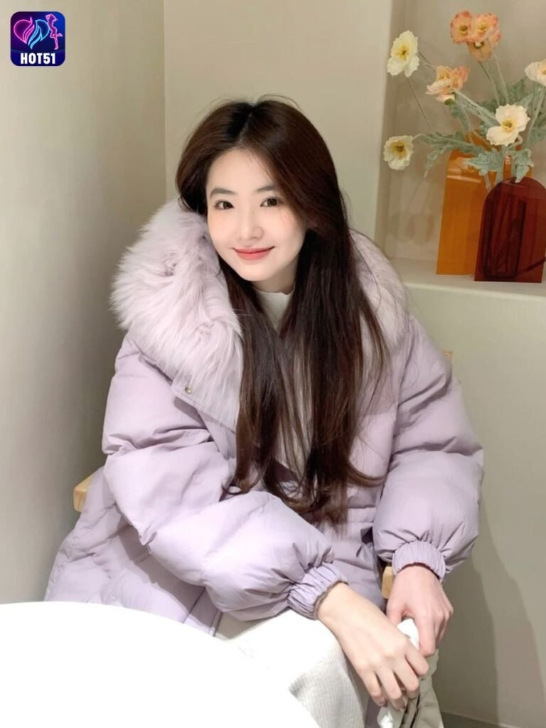 Beautiful Girl Livestream on Hot51 app