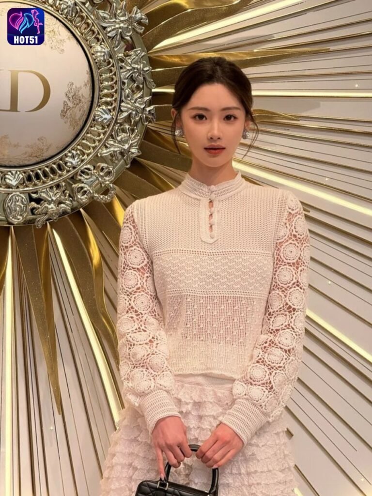 Beautiful Girl Livestream on Hot51 app