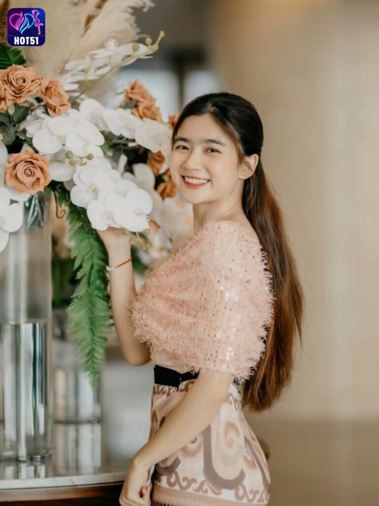 Beautiful Girl Livestream on Hot51 app