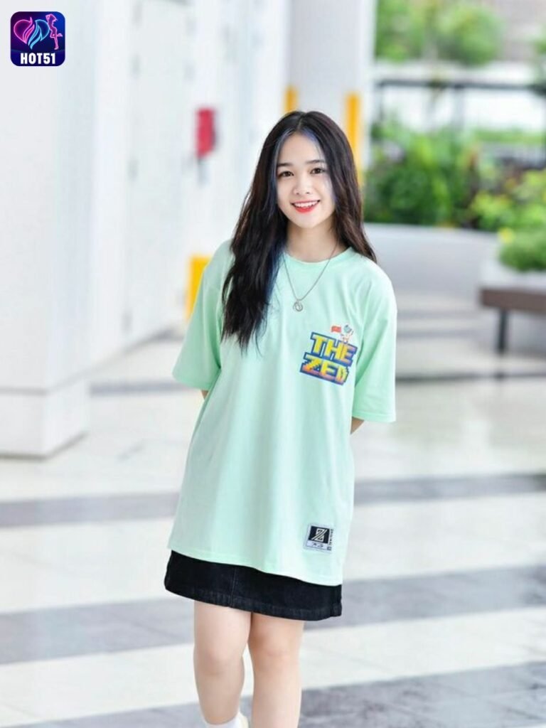 Beautiful Girl Livestream on Hot51 app