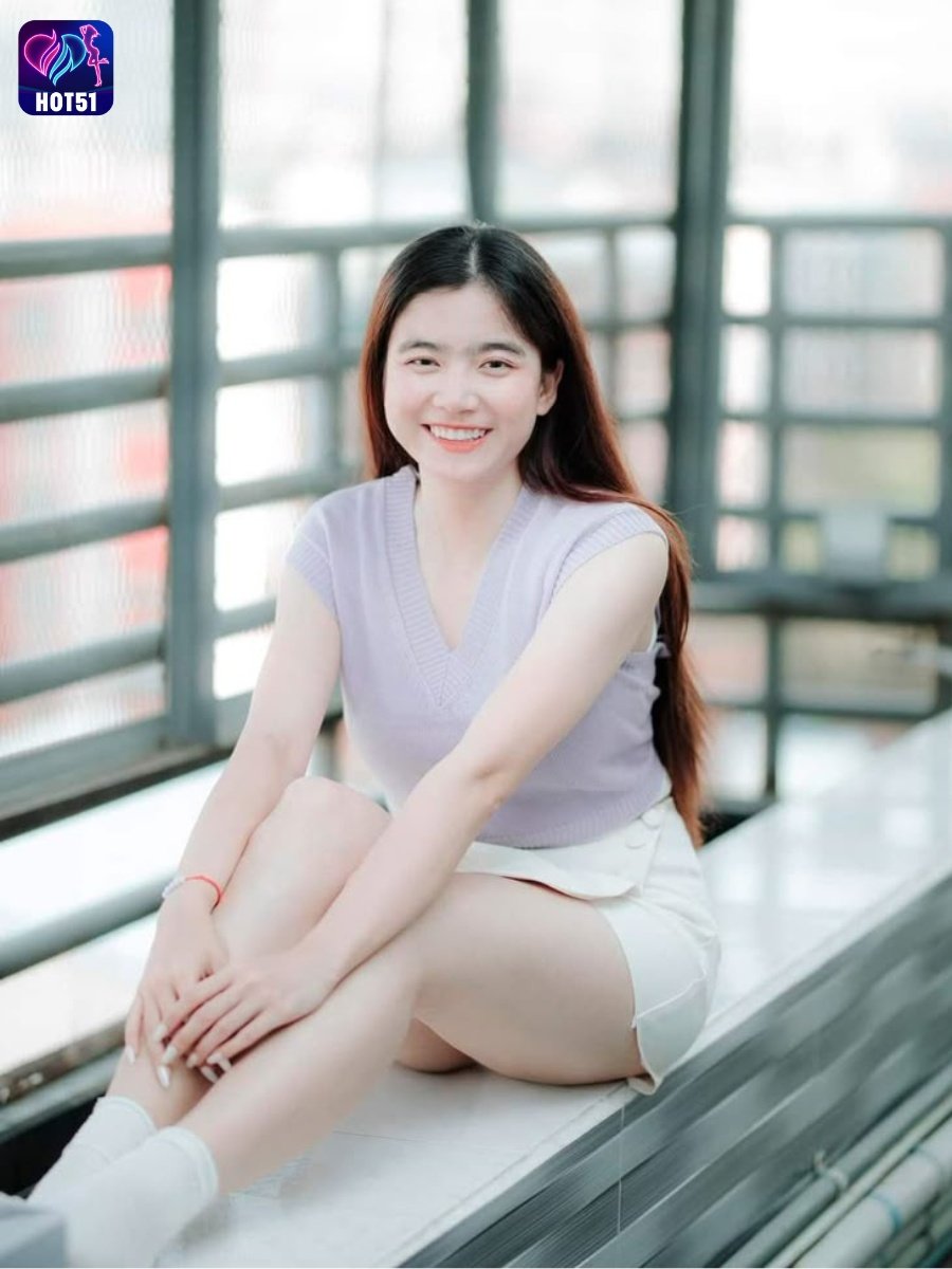 Beautiful Girl Livestream on Hot51 app